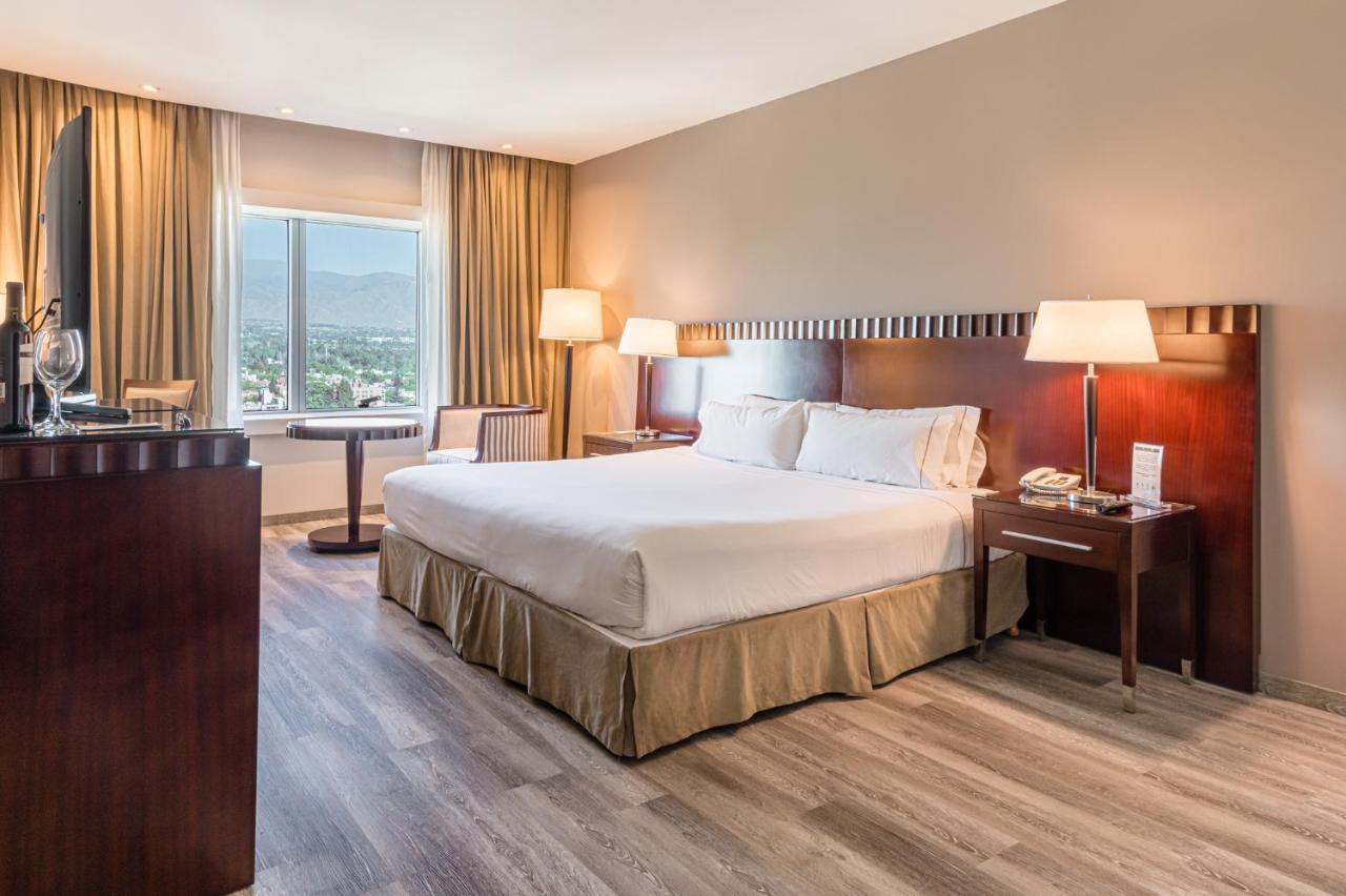 Diplomatichotel Mendoza Kültér fotó A room at the Hilton Garden Inn in San Francisco