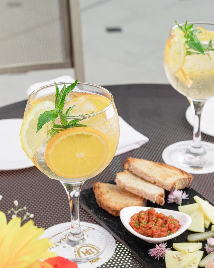 Diplomatichotel Mendoza Kültér fotó A glass of French 75