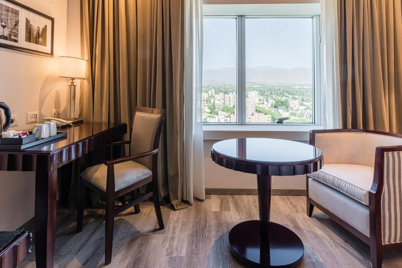Diplomatichotel Mendoza Kültér fotó A room at the hotel