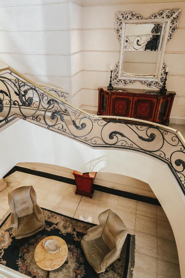 Diplomatichotel Mendoza Kültér fotó Staircase