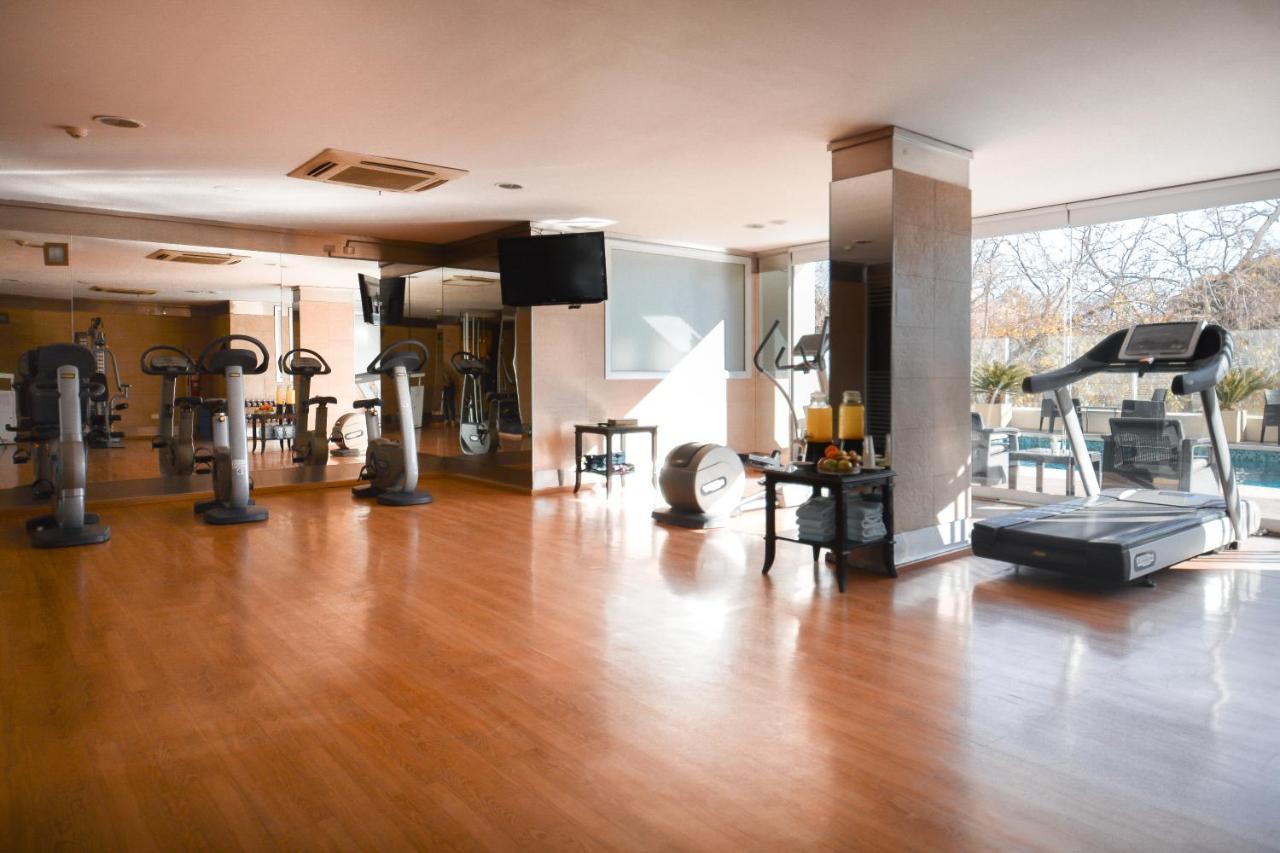 Diplomatichotel Mendoza Kültér fotó The gym at the hotel