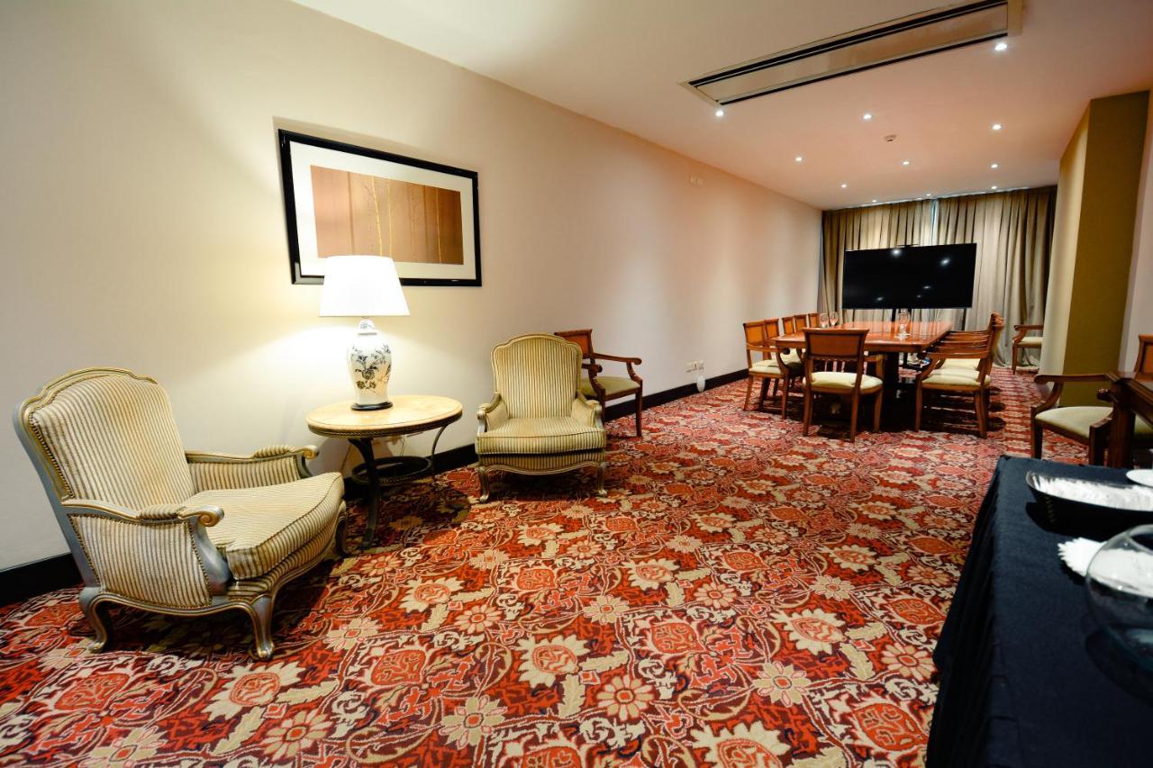 Diplomatichotel Mendoza Kültér fotó A carpet in a hotel room