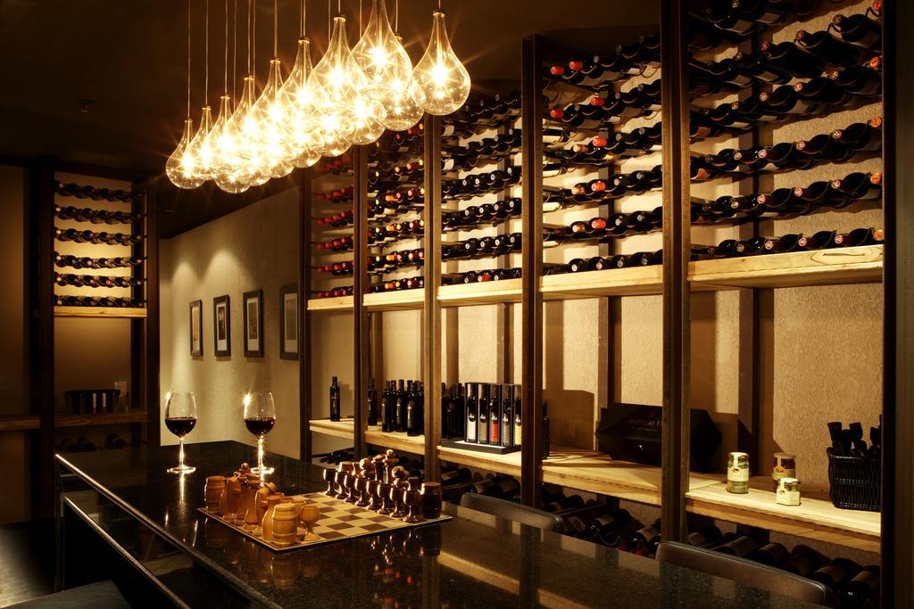 Diplomatichotel Mendoza Kültér fotó Wine cellar at the restaurant